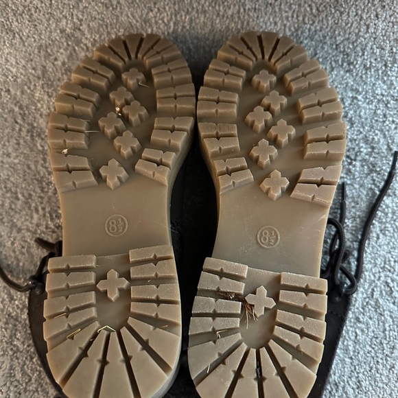 Boots - Picture 4 of 4